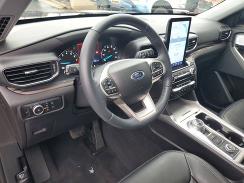 Used 2023 Ford Explorer Limited w/ Limited Technology Package image 13