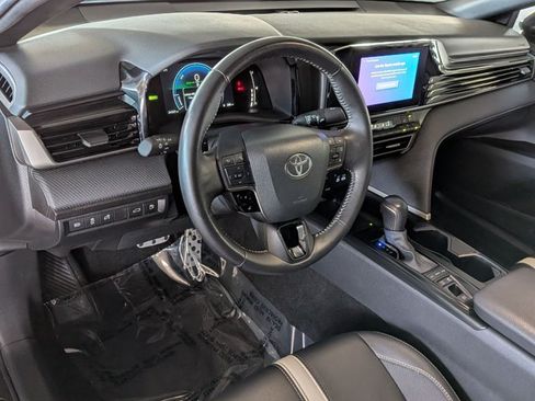 Used 2025 Toyota Camry SE w/ Convenience Package FWD image 10