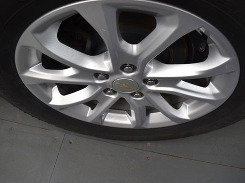 Used 2020 Chevrolet Equinox LS w/ LS Convenience Package FWD image 9