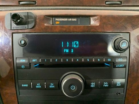 Used 2009 Chevrolet Impala LT FWD image 11