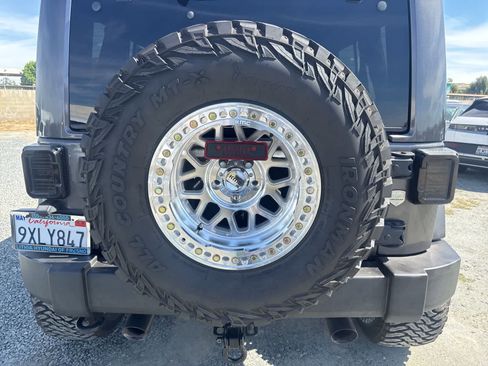 Used 2014 Jeep Wrangler Unlimited Rubicon w/ Connectivity Group image 14