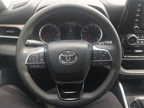 Used 2021 Toyota Highlander L FWD image 36