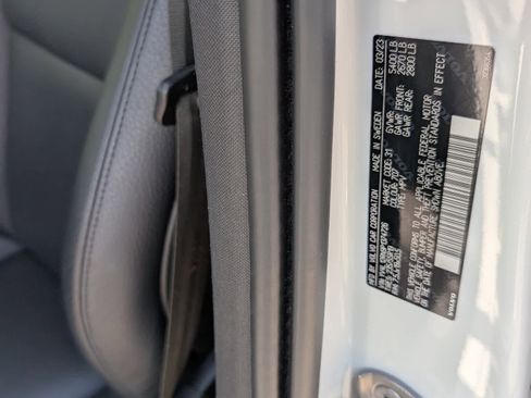 Used 2023 Volvo XC60 B5 Plus image 15