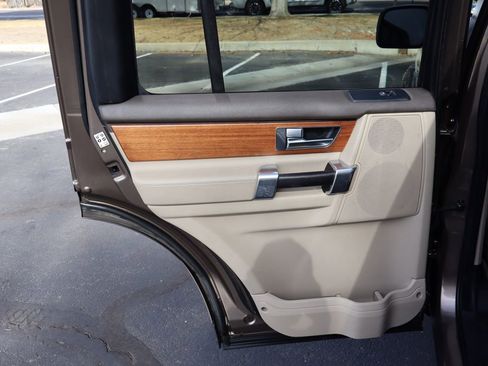 Used 2010 Land Rover LR4 HSE image 25