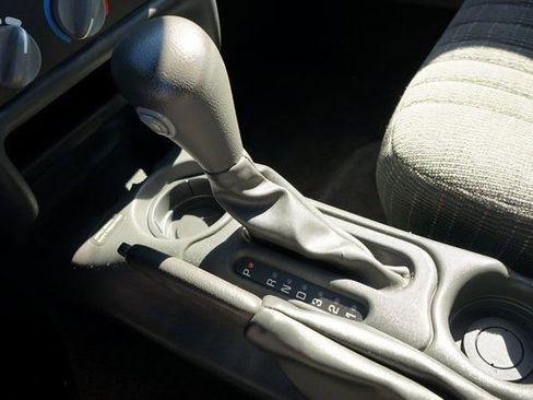 Used 1998 Pontiac Grand Am SE image 17