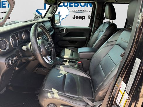 Certified 2019 Jeep Wrangler Unlimited Sahara AWD/4WD image 11