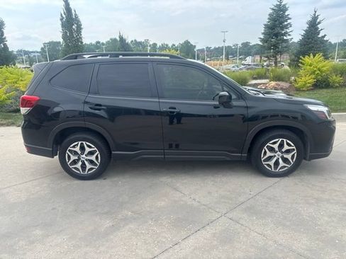 Used 2019 Subaru Forester Premium w/ Popular Package #1 AWD/4WD image 2