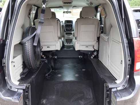 Used 2017 Dodge Grand Caravan SE w/ Power Window Group FWD image 4
