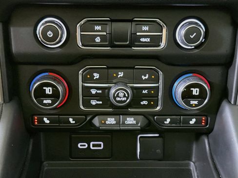 Used 2023 Chevrolet Tahoe Z71 w/ Luxury Package AWD/4WD image 16