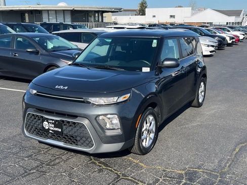 Certified 2022 Kia Soul LX w/ Technology Package image 3