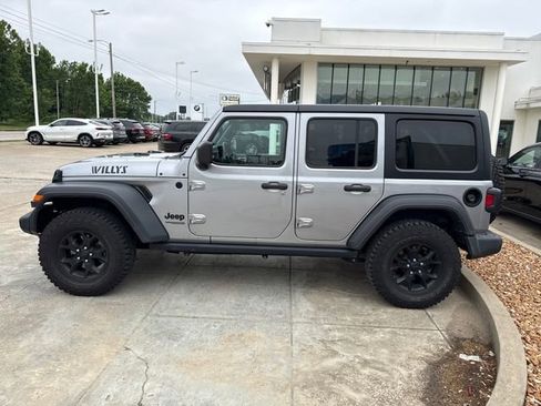Used 2020 Jeep Wrangler Unlimited Sport AWD/4WD image 2