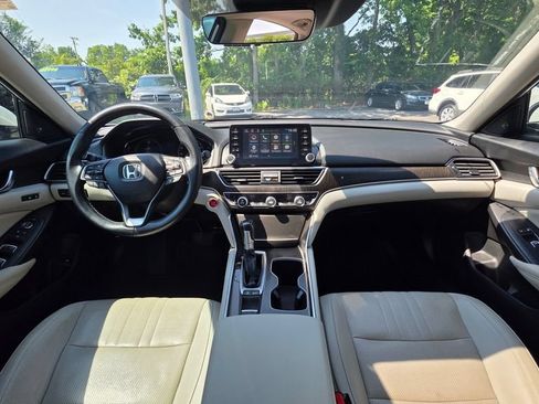 Used 2018 Honda Accord Touring image 19