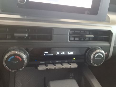 Used 2025 Toyota Tacoma SR5 AWD/4WD image 23