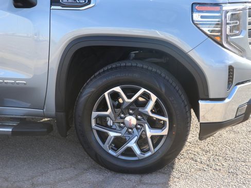 Used 2023 GMC Sierra 1500 SLT w/ SLT Premium Package AWD/4WD image 9