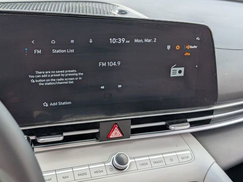 Used 2024 Hyundai Elantra Limited image 31