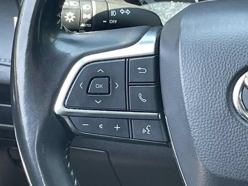 Certified 2021 Toyota Highlander XLE FWD image 13