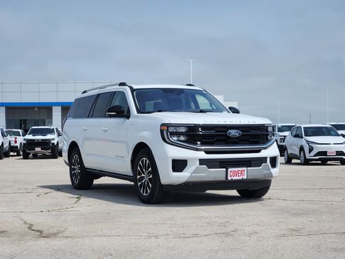 Used 2025 Ford Expedition Max Platinum AWD/4WD image 3