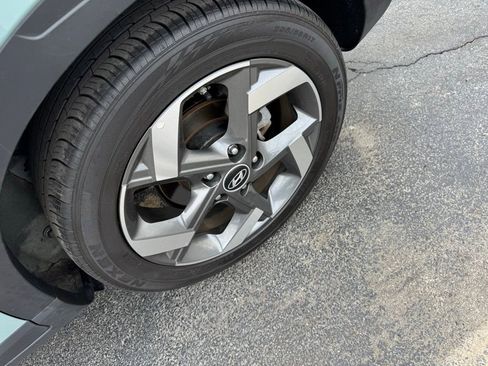 Used 2025 Hyundai Venue SEL FWD image 8
