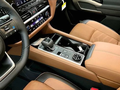 New 2025 Nissan Pathfinder Platinum w/ Cargo Package image 9