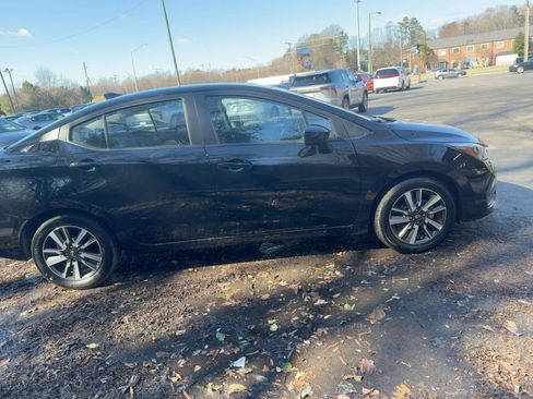 Used 2025 Nissan Versa SV image 2