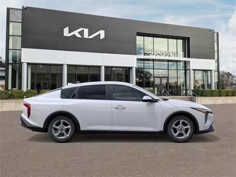 New 2025 Kia K4 LXS image 8