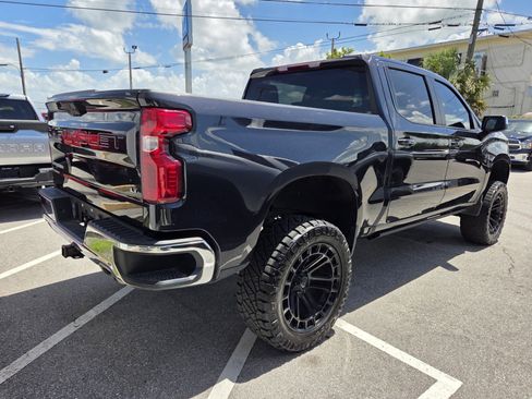 Used 2024 Chevrolet Silverado 1500 LT AWD/4WD image 5