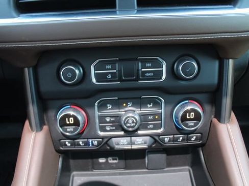 Used 2023 Chevrolet Tahoe High Country AWD/4WD image 34