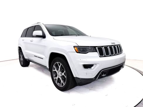 Used 2018 Jeep Grand Cherokee Limited AWD/4WD image 12