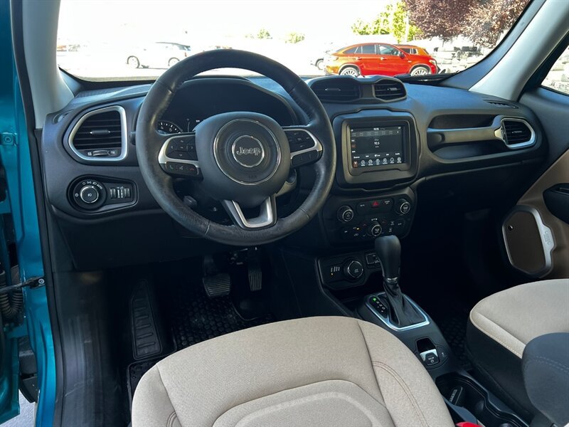 Used 2019 Jeep Renegade Latitude w/ Safety & Security Group II AWD/4WD image 19