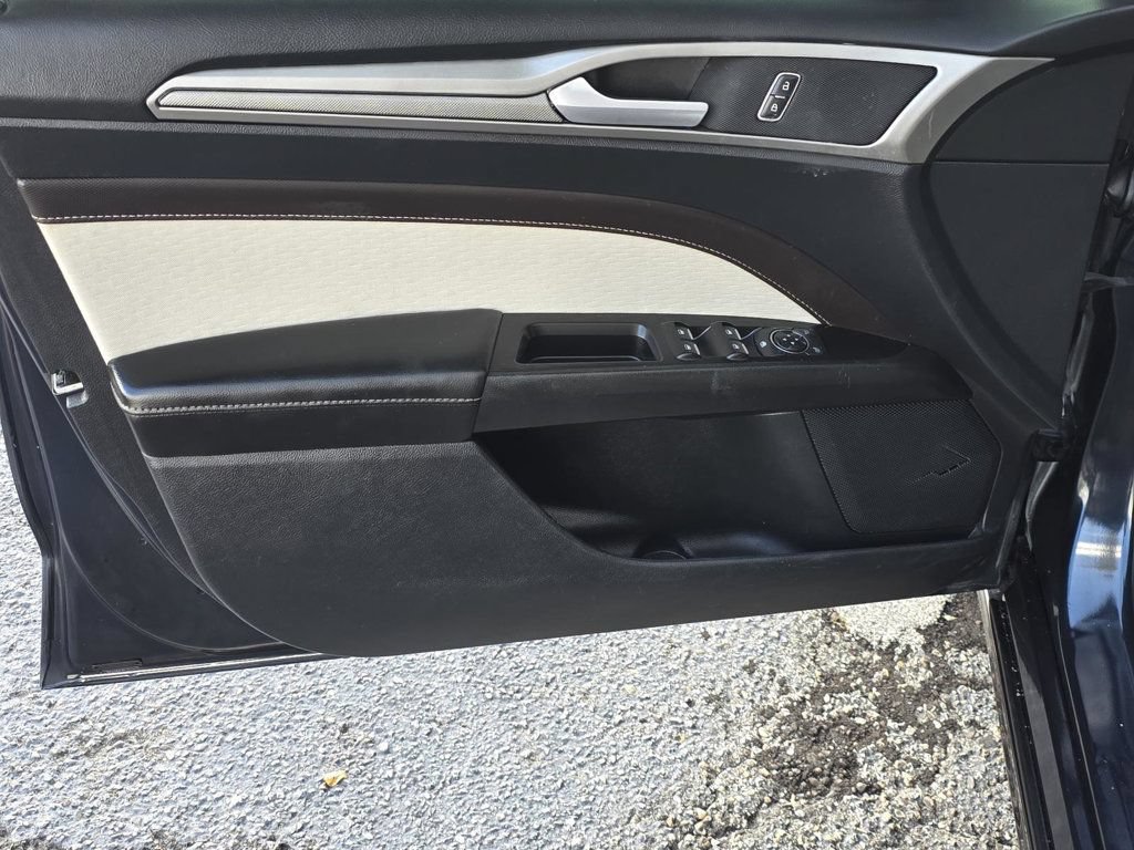 Used 2020 Ford Fusion SE w/ Equipment Group 151A FWD image 32