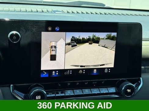 Used 2024 Chevrolet Colorado ZR2 w/ Technology Package AWD/4WD image 12