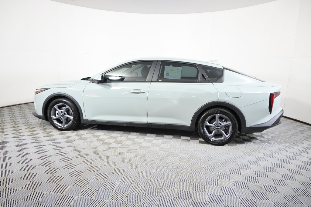 Used 2025 Kia K4 FWD image 3