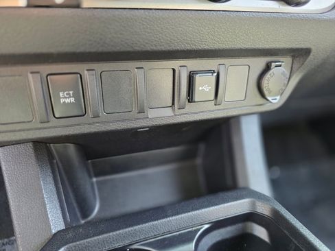 Used 2022 Toyota Tacoma SR AWD/4WD image 30