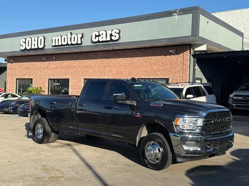 Used 2024 RAM 3500 Tradesman w/ Chrome Appearance Group image 3