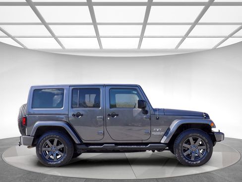 Used 2017 Jeep Wrangler Unlimited Sahara w/ Dual Top Group AWD/4WD image 4