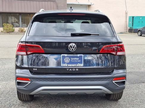 Certified 2024 Volkswagen Taos SE w/ Panoramic Sunroof Package image 9
