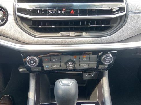 Certified 2025 Jeep Compass Latitude image 22