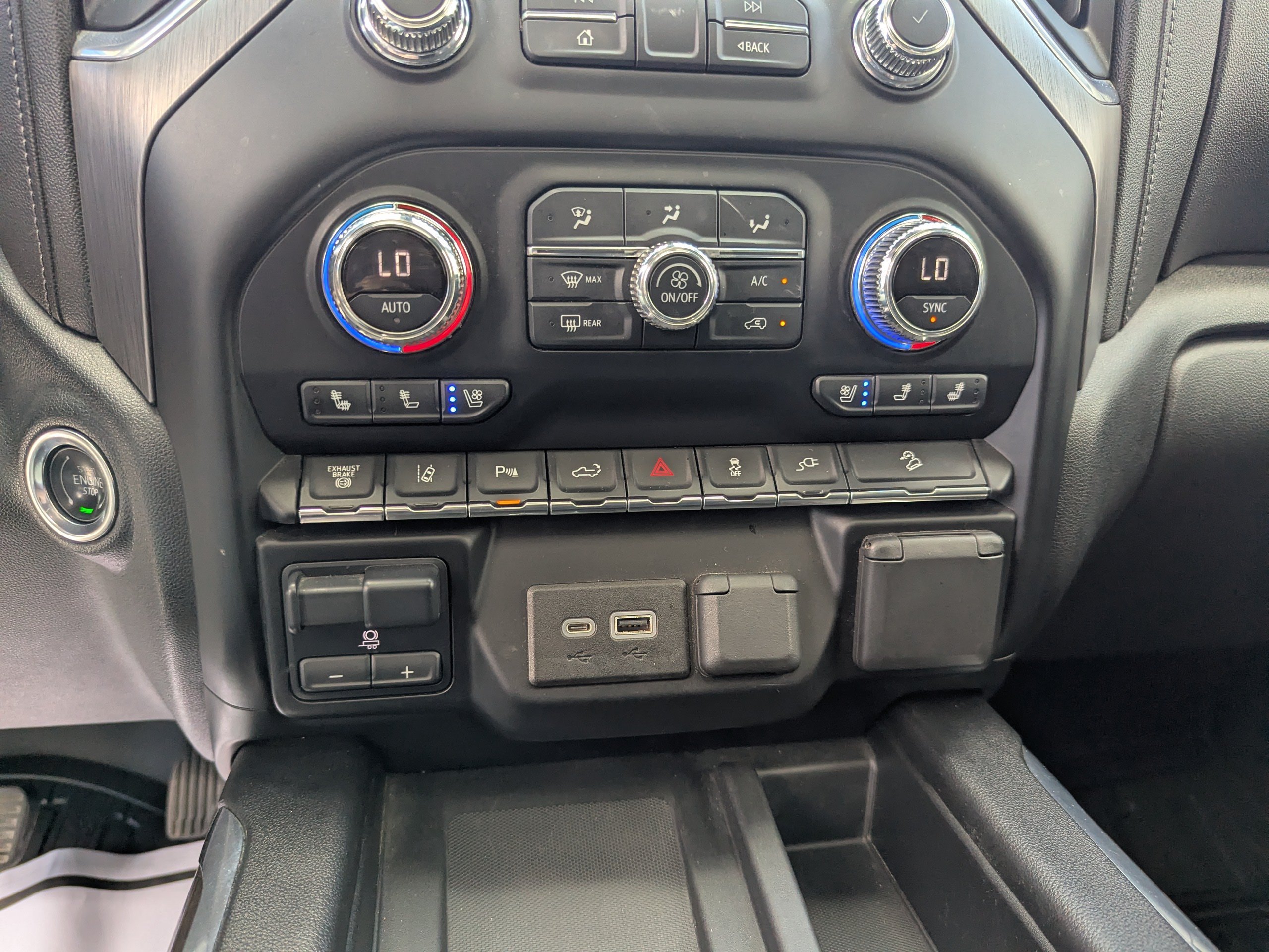 Used 2020 GMC Sierra 2500 Denali w/ Denali Ultimate Package AWD/4WD image 24
