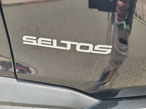 Used 2024 Kia Seltos EX FWD image 10