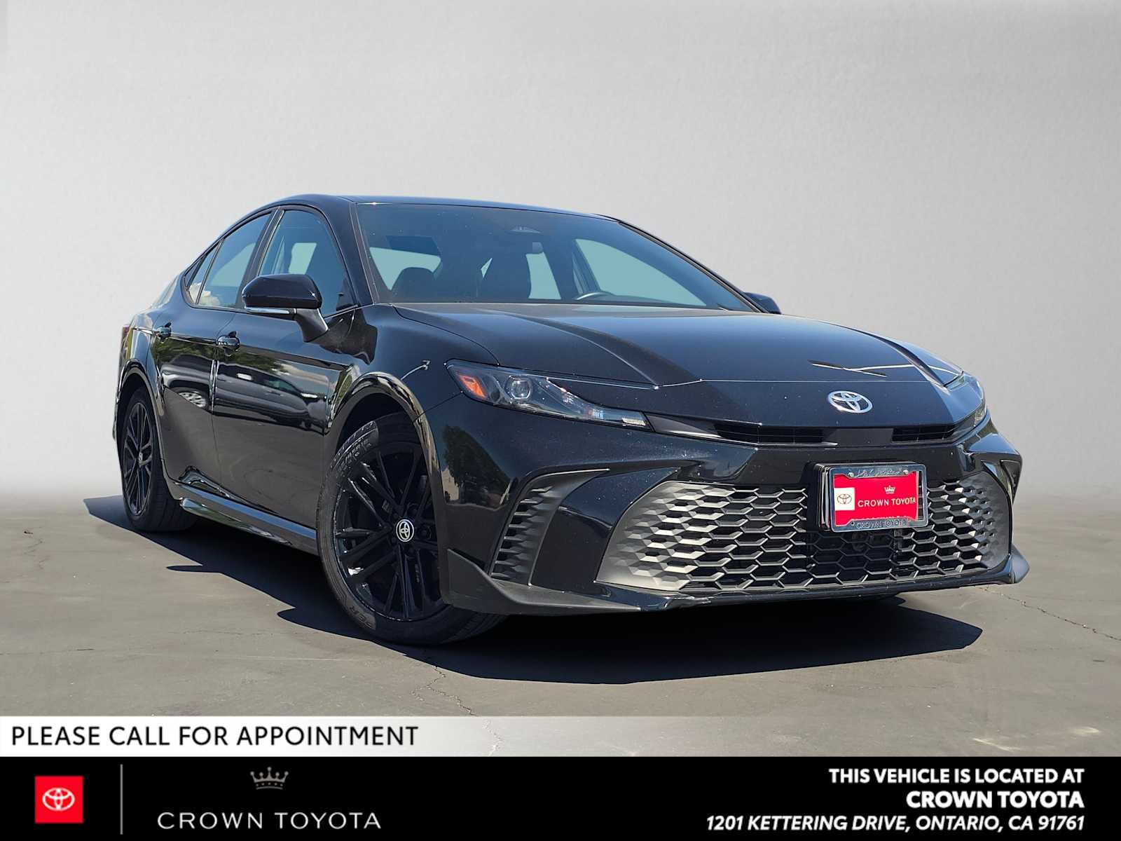Certified 2025 Toyota Camry SE FWD image 1