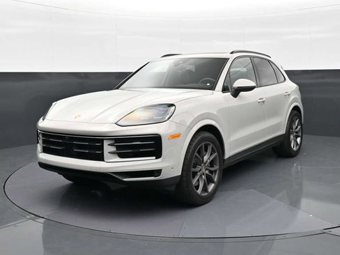 Certified 2025 Porsche Cayenne AWD/4WD image 1