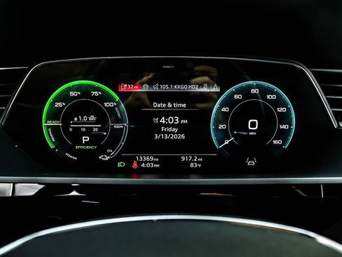 Used 2024 Audi Q8 e-tron Premium Plus image 19