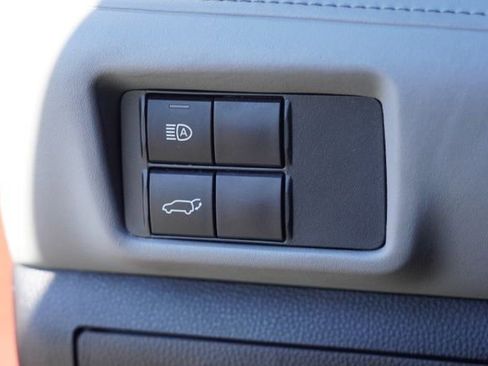 Used 2022 Toyota Highlander XLE image 21