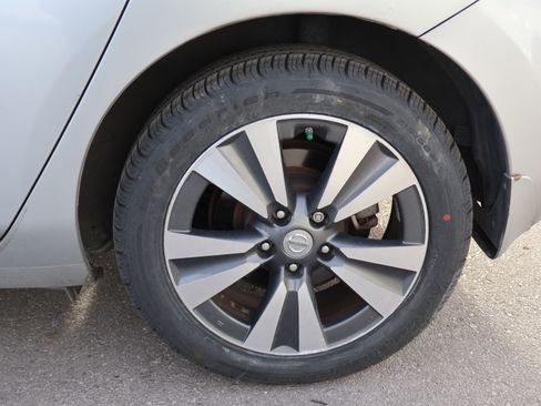 Used 2015 Nissan Leaf SL w/ Premium Package image 42