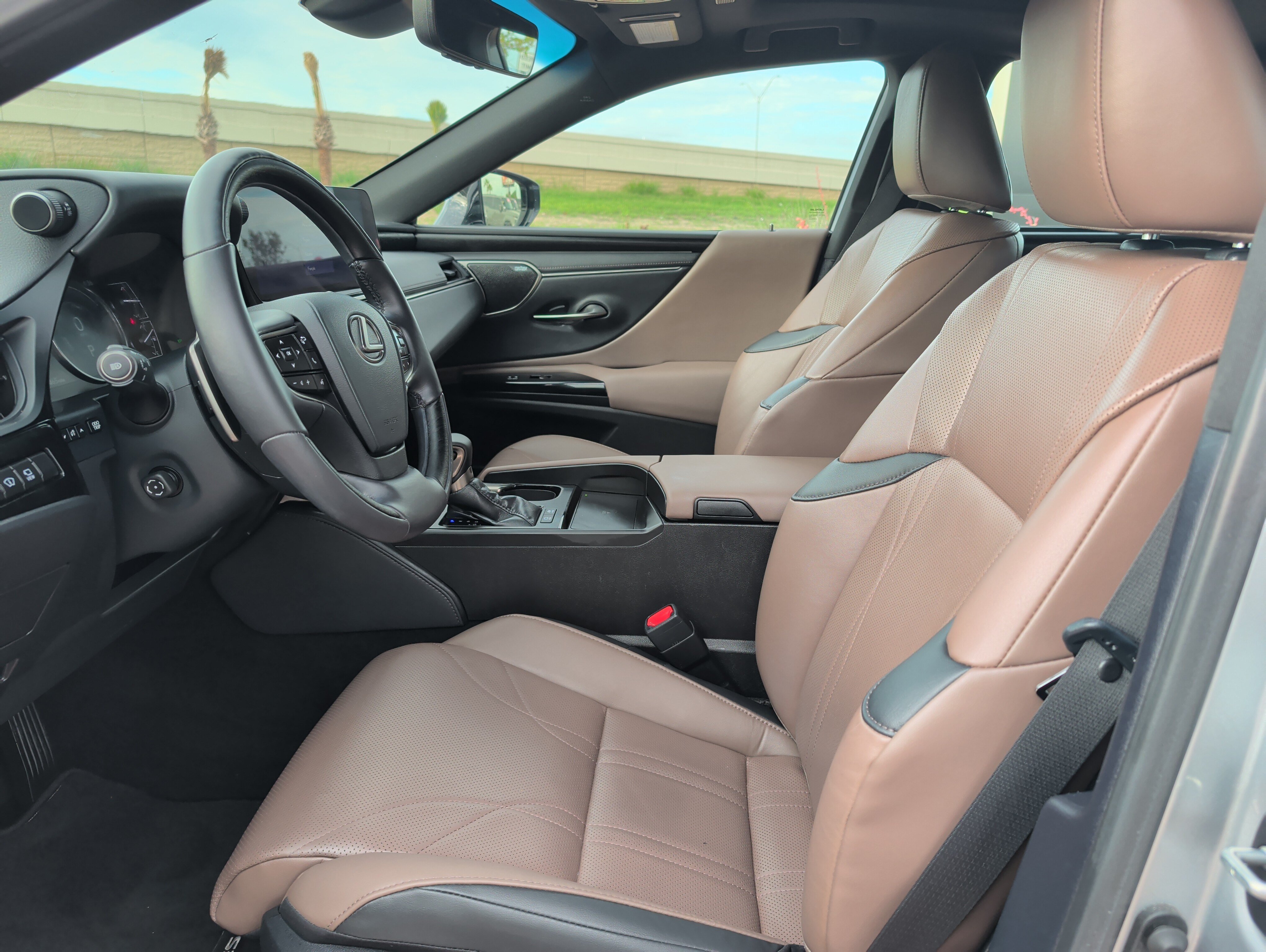 Used 2025 Lexus ES 300h Ultra Luxury w/ Accessory Package (Z1) FWD image 11
