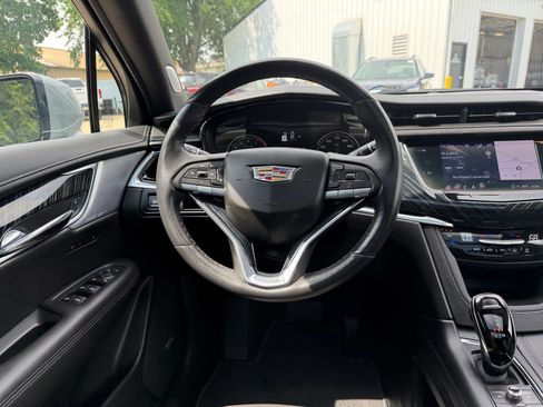 Used 2023 Cadillac XT6 Premium Luxury AWD/4WD image 17