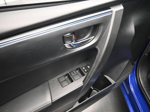 Used 2017 Toyota Corolla SE w/ Carpet Mat Package (TMS) FWD image 10