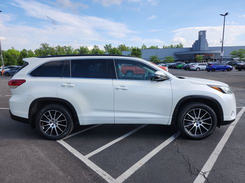 Used 2018 Toyota Highlander SE AWD/4WD image 19