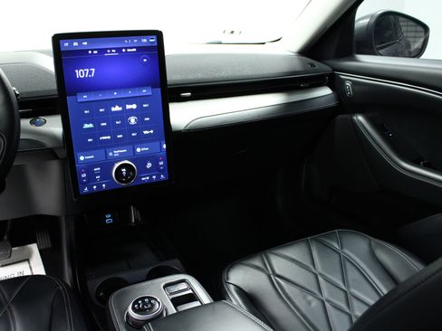 Used 2021 Ford Mustang Mach-E Select image 19