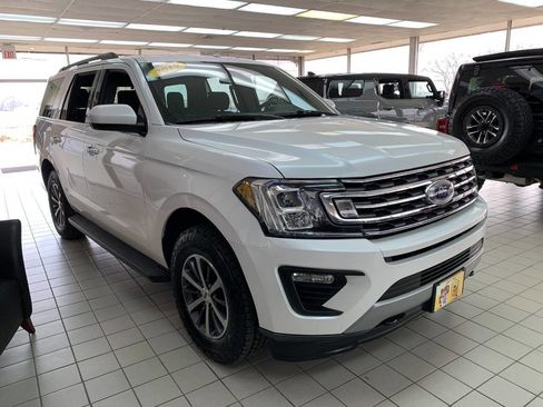 Used 2019 Ford Expedition XLT image 3